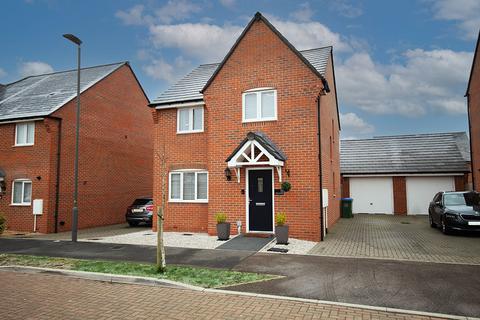 4 bedroom detached house for sale, Restharrow Road, Aylesbury HP22