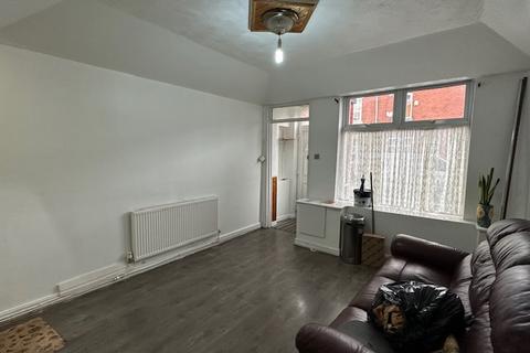 3 bedroom terraced house to rent, Randolph Street, Manchester M19