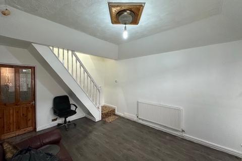 3 bedroom terraced house to rent, Randolph Street, Manchester M19