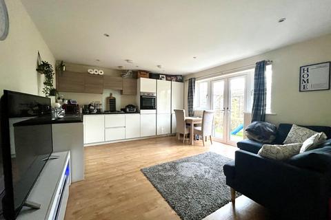 2 bedroom ground floor flat for sale, 268 Hook Road, Chessington, Surrey. KT9 1PF