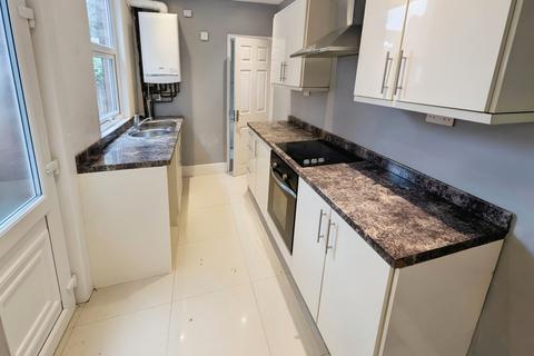 2 bedroom end of terrace house for sale, 25 Beaconsfield Road, Stoke, Coventry, West Midlands CV2 4AS