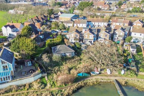 2 bedroom detached bungalow for sale, DEANES PARK ROAD, FAREHAM. AUCTION GUIDE PRICE £270,000.