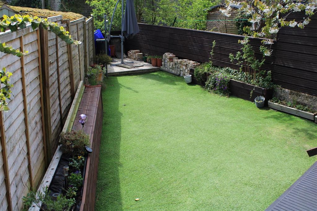 25 Roundhill Garden 3.JPG