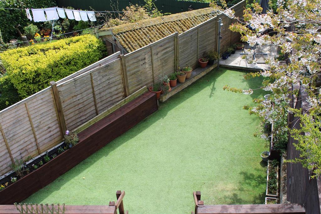 25 Roundhill Garden 4.JPG