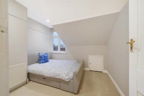 2 bedroom flat to rent, Roxborough Park, Harrow On The Hill HA1