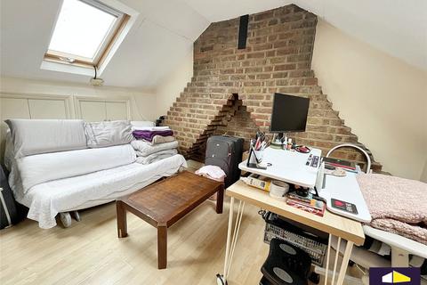 Studio to rent, Milkwood Road, Herne Hill, SE24