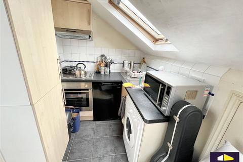 Studio to rent, Milkwood Road, Herne Hill, SE24