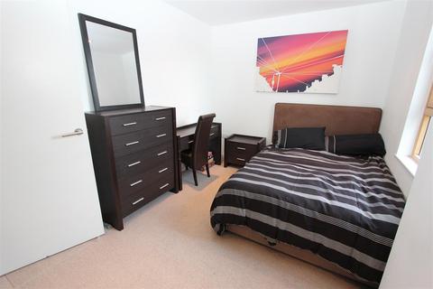 2 bedroom flat to rent, The Gateway North, Leeds