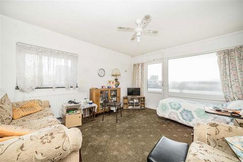 2 bedroom flat for sale, Swedenborg Gardens, London E1