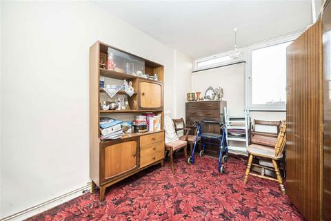 2 bedroom flat for sale, Swedenborg Gardens, London E1