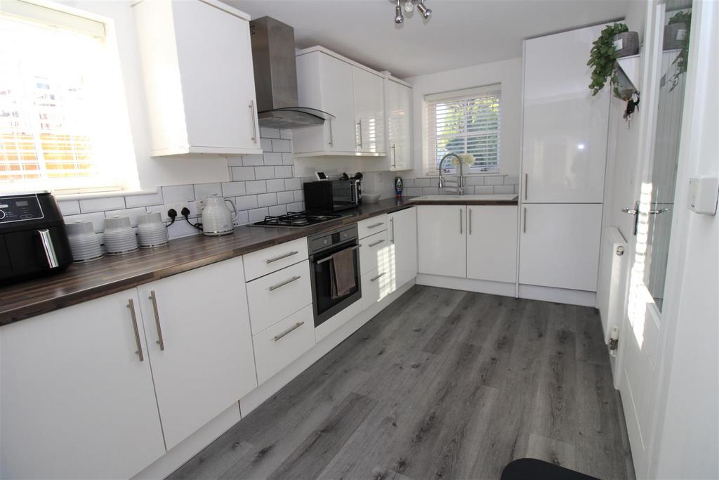 Kitchen 3.JPG