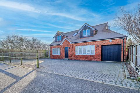 4 bedroom detached house for sale, Weston Road, Aston Clinton, HP22