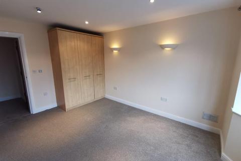 2 bedroom house share to rent, Flat 4, Queenscroft Court, Queensville Avenue, Stafford, ST17 4QL