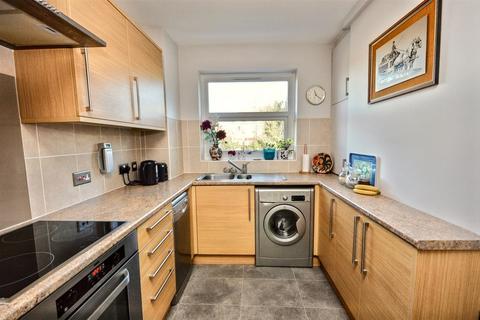 2 bedroom flat for sale, Laleham Close, Eastbourne