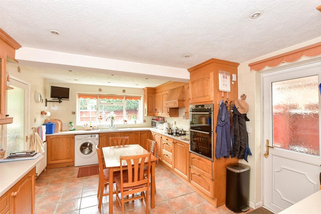 Kitchen/ Breakfast Room