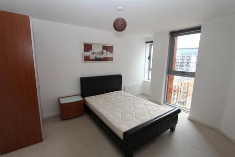 2 bedroom flat to rent, Faroe, City Island