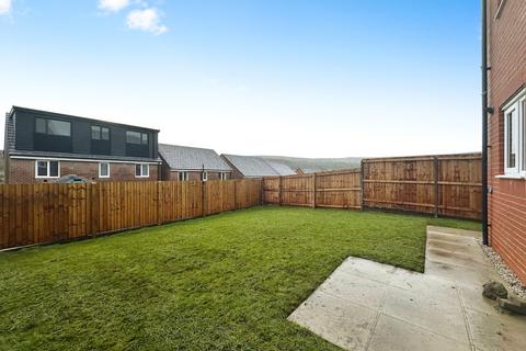 3 bedroom semi-detached house to rent, Daisy Drive, Darwen, Lancashire, BB3