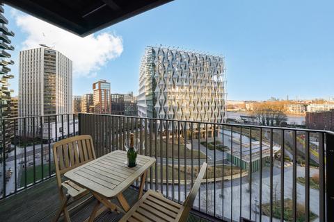 2 bedroom apartment for sale, Viaduct Gardens, London, Nine Elms SW11 7AY