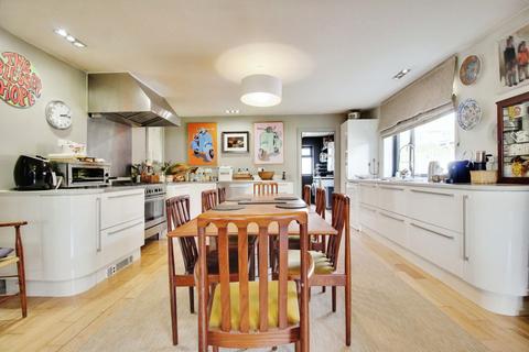 59 Cherry Orchard, Marlborough, SN8 4AS