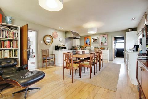 59 Cherry Orchard, Marlborough, SN8 4AS