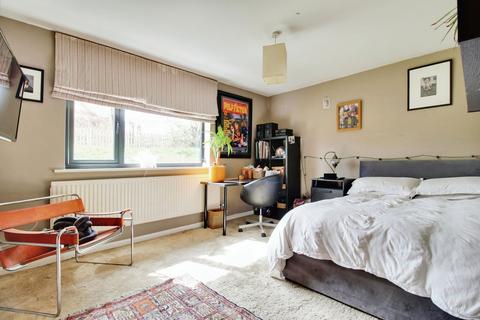 59 Cherry Orchard, Marlborough, SN8 4AS