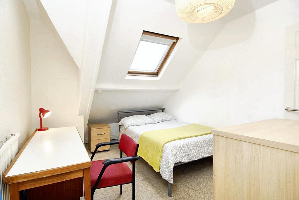 Bedroom 2 (9).jpeg