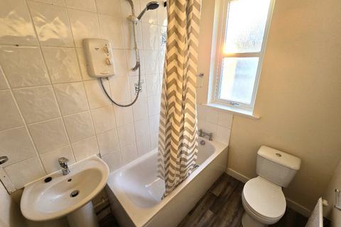 2 bedroom flat to rent, Kirkhill Road, Torry, Aberdeen, AB11