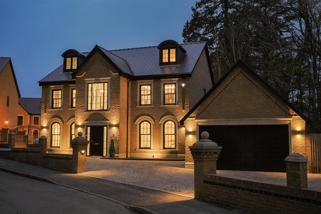 Front Cover   1 1 1 Twilight - 4 Redwood Court - W