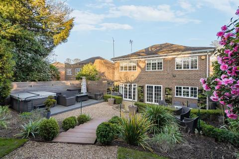 6 Pickwick Way, Chislehurst, BR7 6RZ