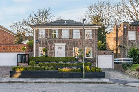 6 Pickwick Way, Chislehurst, BR7 6RZ