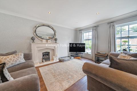 6 Pickwick Way, Chislehurst, BR7 6RZ