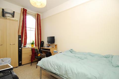 2 bedroom flat to rent, 10 Napier Terrace, Plymouth PL4