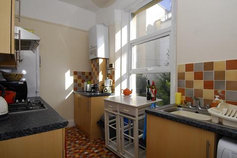 2 bedroom apartment to rent, Napier Terrace, Flat 2, Plymouth PL4