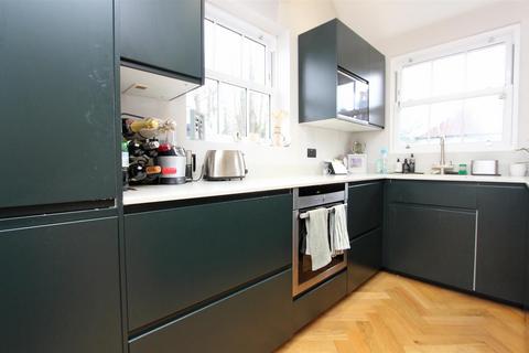 2 bedroom maisonette to rent, High Road, Chipstead, Coulsdon