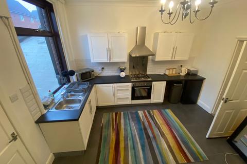 192 Fields New Road, Chadderton, Oldham, OL9 8NT