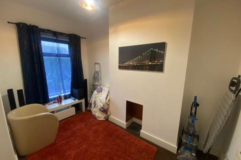 192 Fields New Road, Chadderton, Oldham, OL9 8NT