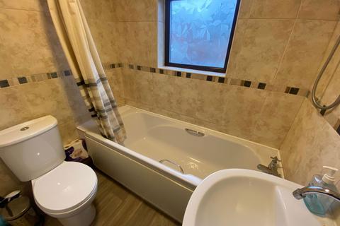 192 Fields New Road, Chadderton, Oldham, OL9 8NT