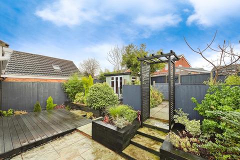 2 bedroom bungalow for sale, Alma Park Road, Grantham, NG31