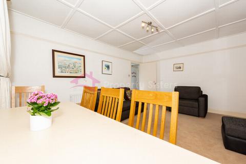 2 bedroom maisonette for sale, Hale Lane, Mill Hill, NW7