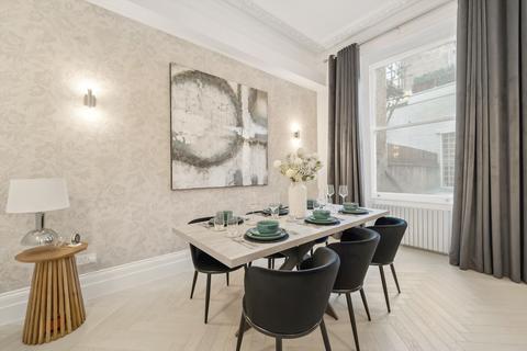 4 bedroom flat to rent, Southwell Gardens, London, SW7