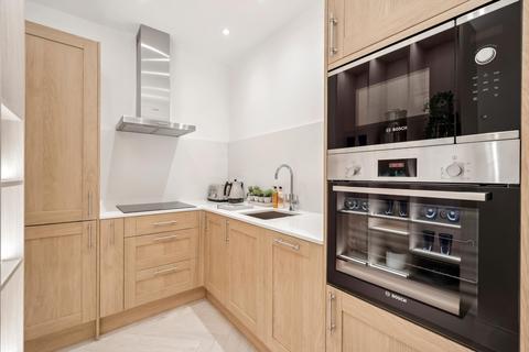 4 bedroom flat to rent, Southwell Gardens, London, SW7