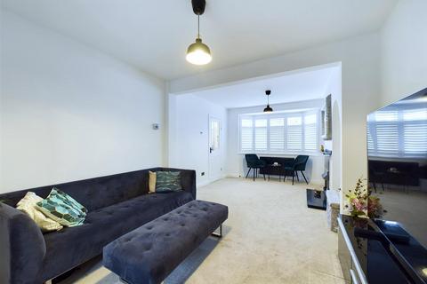 18 Bramblewood Close, Carshalton, SM5 1PG