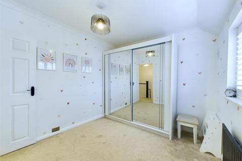 18 Bramblewood Close, Carshalton, SM5 1PG