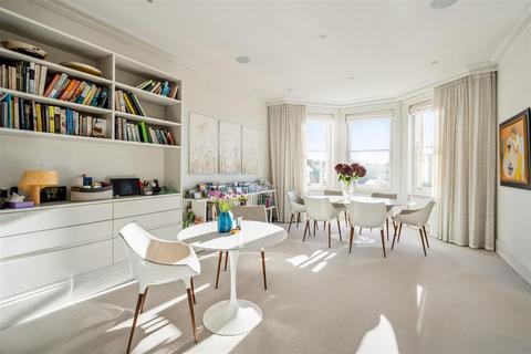 3 bedroom apartment for sale, Cadogan Gardens, Sloane Square SW3