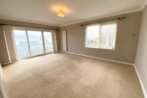 3 bedroom flat to rent, St. Kitts, West Parade, Bexhill-On-Sea