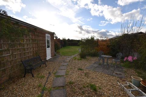 2 bedroom bungalow to rent, School Lane, Manningtree CO11