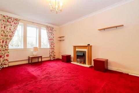 2 bedroom ground floor flat for sale, Princes Gate, Wakefield WF4