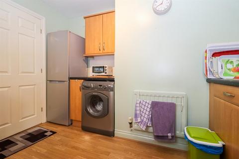 2 bedroom ground floor flat for sale, Princes Gate, Wakefield WF4