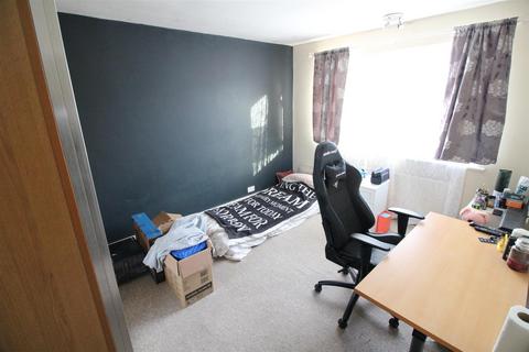 3 bedroom house to rent, Mansfield Drive, Hayes