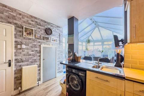 53 Glen Road, Morley, Leeds, LS27 9EZ
